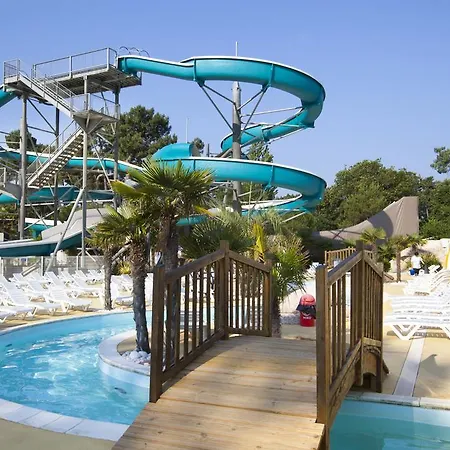 Kemping Aquatique Club La Pinede 4*